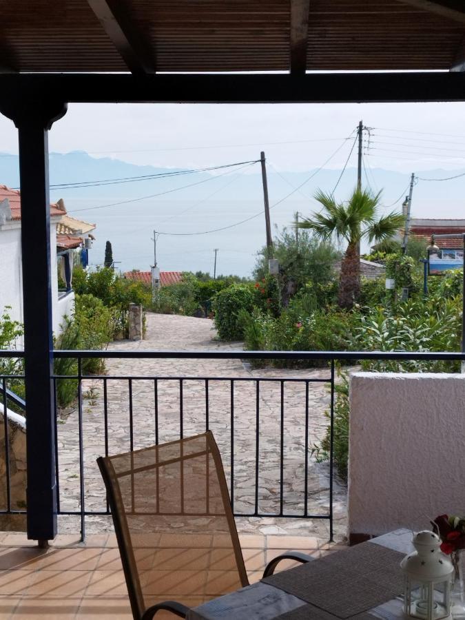 Takis Haikos House Two Minutes Walk To The Beach Peroulia Vounária エクステリア 写真