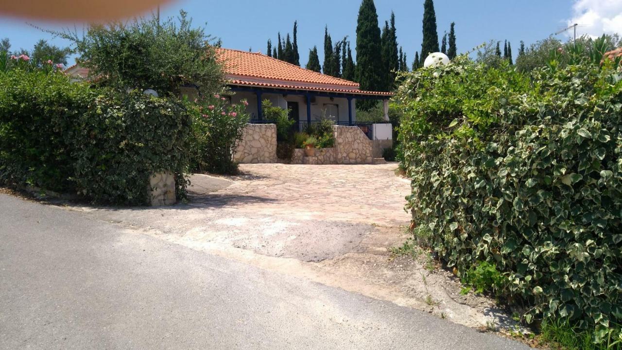 Takis Haikos House Two Minutes Walk To The Beach Peroulia Vounária エクステリア 写真